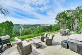Scenic Patio with Hot Tub Rustic Cabin in Branson!
